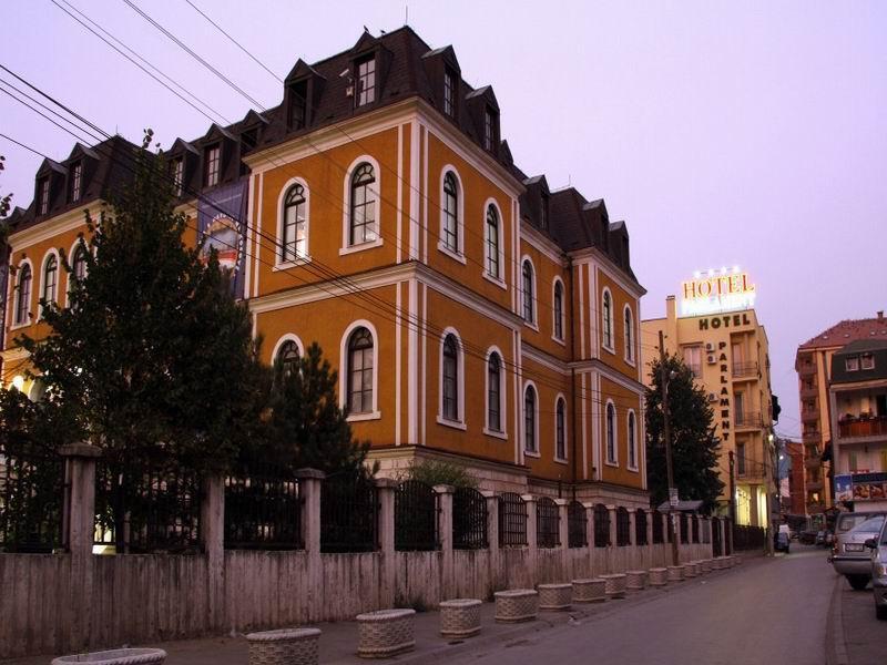Hotel Parlament Priștina Exterior foto